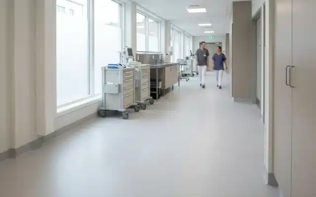 Vårdkorridor med sömlöst golv