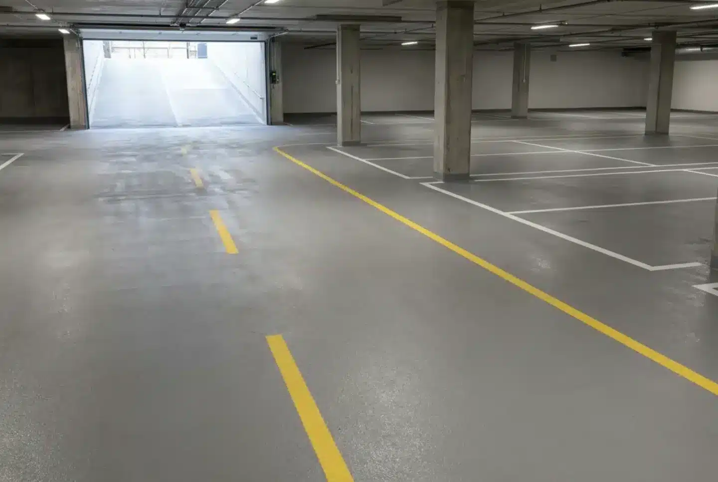 Parkeringsdäck med halkskyddad polyuretanbeläggning