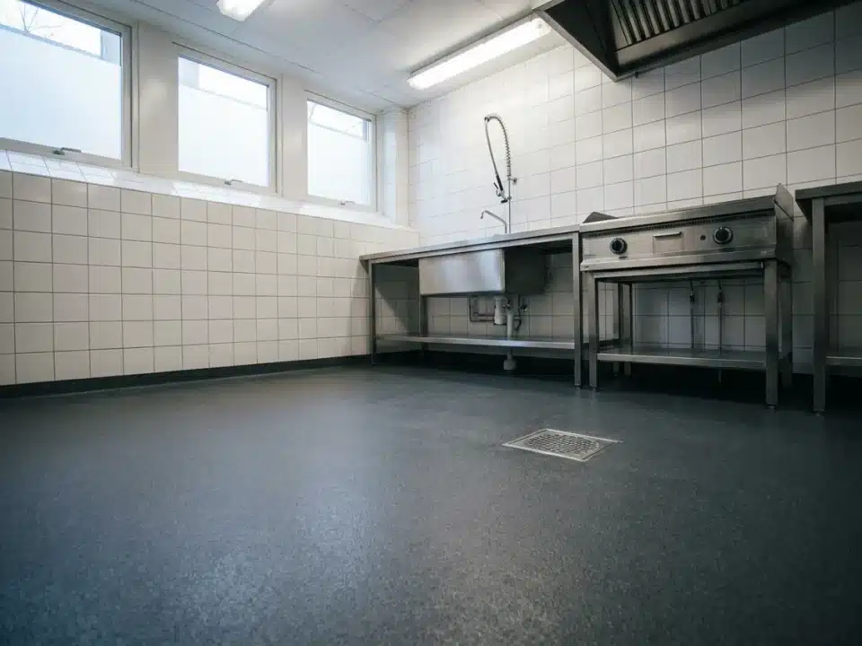 Strukturgolv med hålkäl på klinker, Nyköping