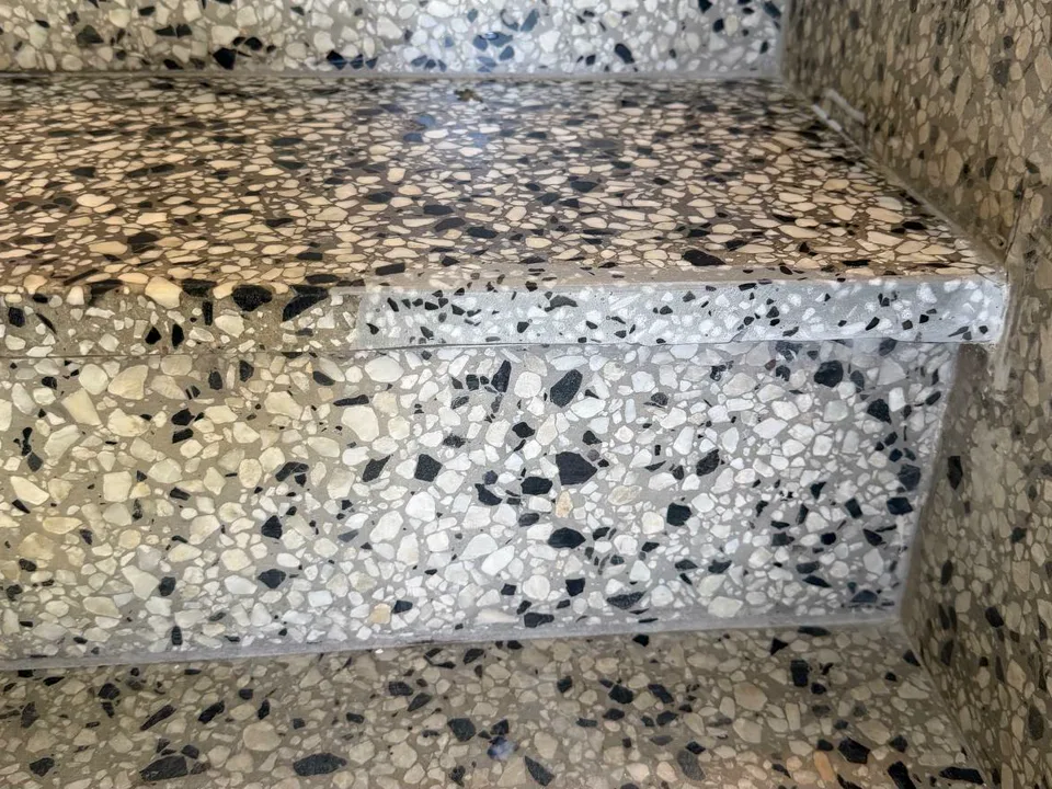Lagning av terrazzotrappa, Uppsala